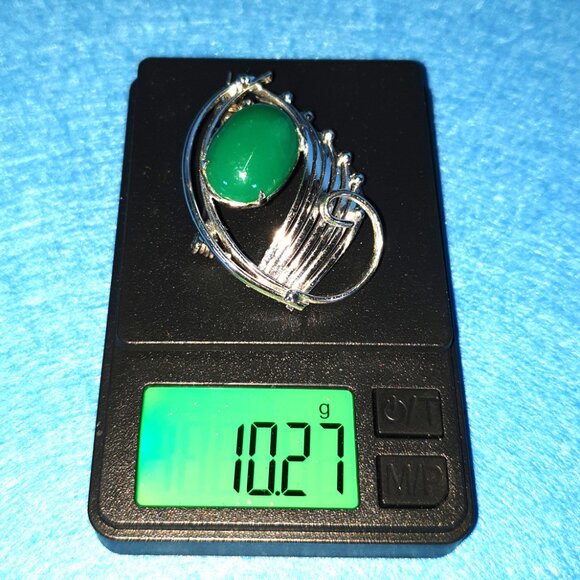 Vintage Green Chalcedony (Onyx) Silver-Tone Brooch – Sculptural Statement Design - Picture 9 of 9